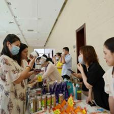 巾幗力量顯擔當，延邊州婦聯舉辦“巾幗助力復工復產”日用百貨銷售活動聚合力